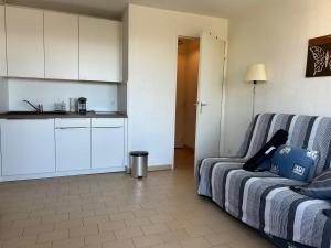 Studio Cabine 3 Pers avec Piscine, Parking, Balcon - Proche Plage et Commodités - FR-1-793-29