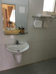 Hoà Lạc Viên Motel