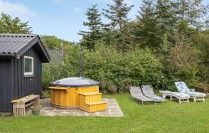 Three-Bedroom Holiday Home In Glesborg