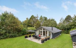 Three-Bedroom Holiday Home In Glesborg