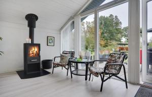 Three-Bedroom Holiday Home In Glesborg