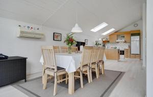 Three-Bedroom Holiday Home In Glesborg