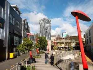 Stay Central - Oakura