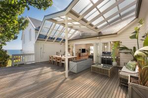 Hamptons Retreat - Stunning Panoramic Water Views and Pool