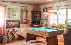 Cozy Home In Holmsjö With Kitchen