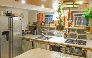 Gorgeous Apartment In Stojcino