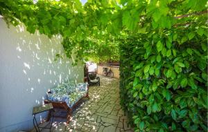 1 Bedroom Awesome Apartment In Peroj