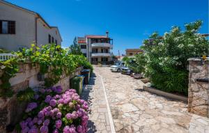 1 Bedroom Awesome Apartment In Peroj