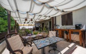 1 Bedroom Awesome Apartment In Peroj