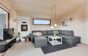 Nice Home In Humble With Wifi