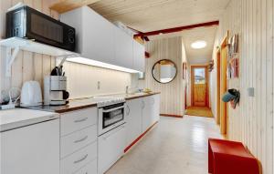 Nice Home In Humble With Wifi