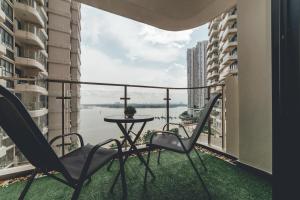 Bay Laurel Luxe HighFloor 2BR 4Pax Seaview by Our Stay