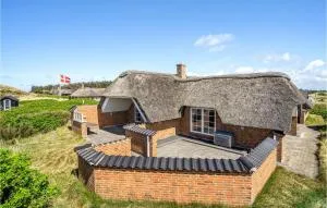 Holiday Home Ringkobing 77 With Hot Tub - Klegod