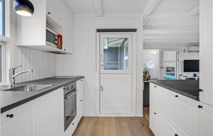 Nice Home In Glesborg With Kitchen