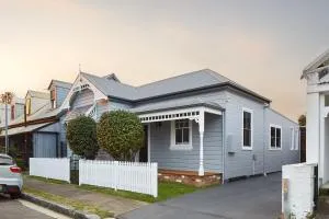 Austin Cottage - Pet friendly! - Merewether Austin Cottage - Pet friendly! - Merewether