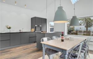 Three-Bedroom Holiday Home In Hundested