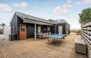 4 Bedroom Lovely Home In Sjølund - Bjert Strand