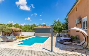 1 Bedroom Awesome Apartment In Pula