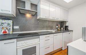 Stunning Apartment In El Campello