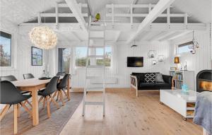 Three-Bedroom Holiday Home In Sydals