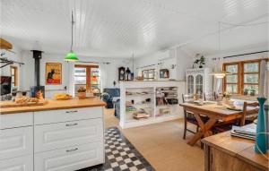 2 Bedroom Lovely Home In Højslev