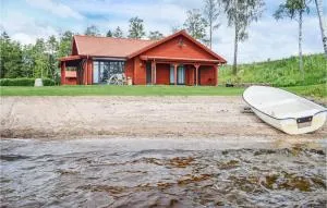 Nice Home In Månsarp With Lake View - Månsarp