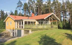 Stunning Home In Lidhult With Lake View - Torarp