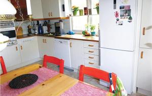 Lovely Home In Spånga With Kitchen