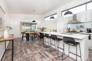 Kennington Beach Getaway with Spa