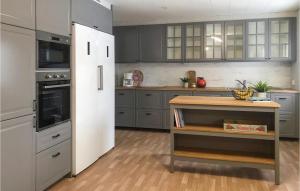 Awesome Home In Kvillsfors With Wifi