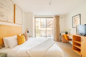 Chic City Retreat on Victoria Ave