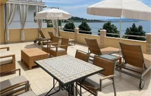 2 Bedroom Nice Apartment In Dugi Rat - دوغي رات