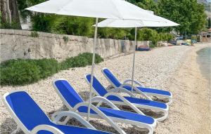 2 Bedroom Nice Apartment In Dugi Rat