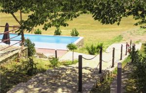 4 Bedroom Cozy Home In Otok