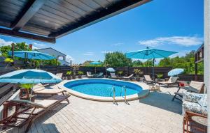 Pet Friendly Apartment In Peroj