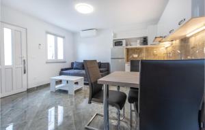 1 Bedroom Nice Apartment In Piran 