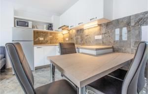 1 Bedroom Beautiful Apartment In Piran