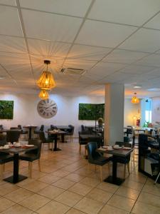 Hotels Le Regina Hotel et restaurant Canet-plage : photos des chambres