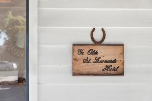 Charming Heritage Haven Ye Olde St Leonards Hotel 3 Bedroom, Pet Friendly, Fire Place, Free Wifi & Netflix, Walk to Beach & Shops
