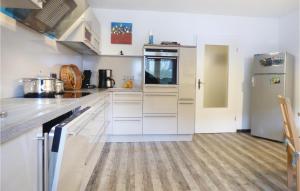 Amazing Apartment In Zweifelscheid