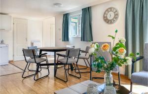 Stunning Stacaravan In Putten