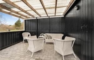 Cozy Home In Glesborg With Wifi