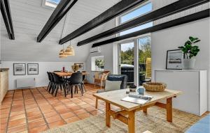 Cozy Home In Glesborg With Wifi