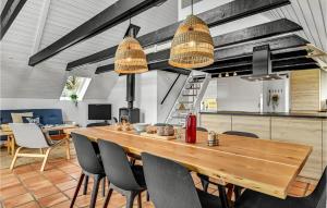 Cozy Home In Glesborg With Wifi