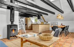 Cozy Home In Glesborg With Wifi