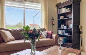 Beautiful Home In Julianadorp With Wifi