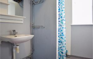 Stunning Apartment In Blomstermåla