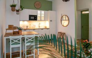 Gorgeous Apartment In Otocac With Sauna