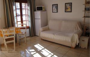Stunning Apartment In Orihuela Costa