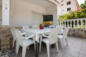 Apartment in Palit with terrace, air conditioning, W-LAN, washing machine 4386-1 